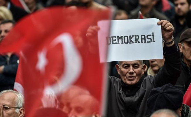 EDEN BULUR HANIMLAR BEYLER